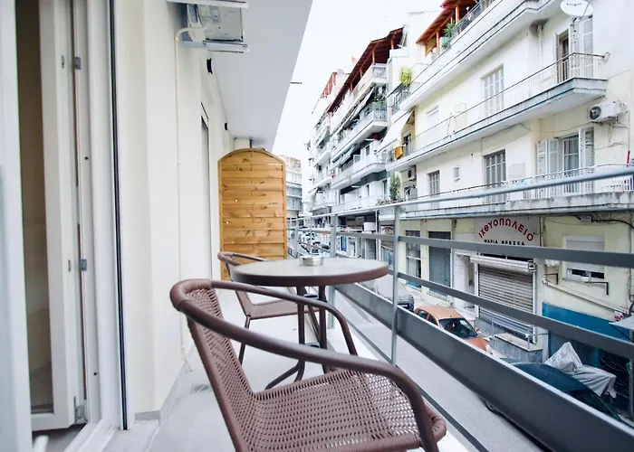 Antigonidon Square Apartment *