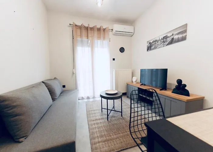 Antigonidon Square Apartment