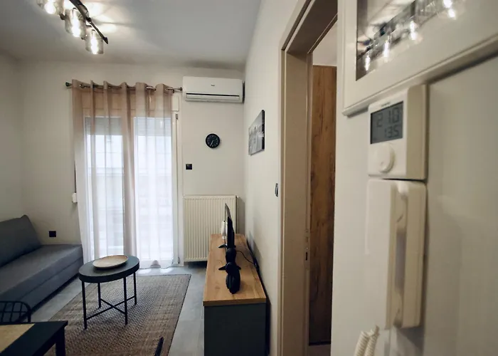 Antigonidon Square Apartmán *